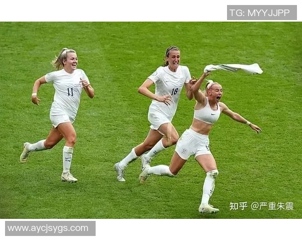 球场内外同样引人注目 足球场穿搭风格球星大揭秘